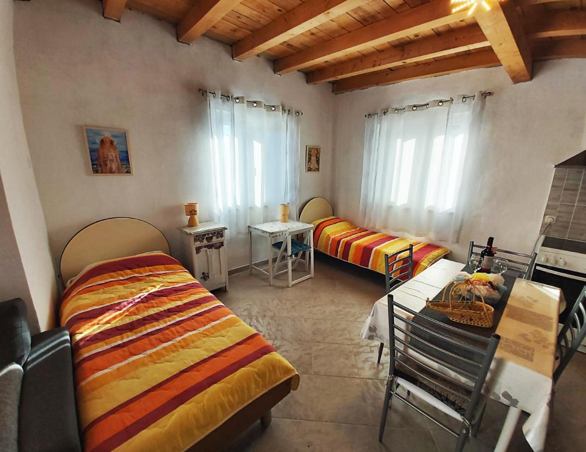 Apartments With A Parking Space Sali, Dugi Otok - 8181 Exterior photo